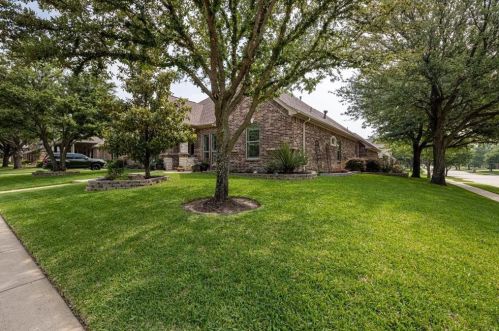 8400 Baywood Dr, Fort Worth, TX 76182-6722