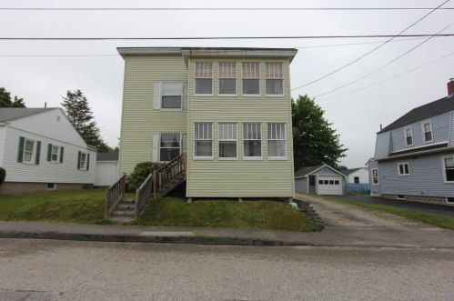 69 Acadia Ave, Lewiston, ME 04240-6103