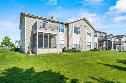 987 Kelly Ln, Sycamore IL  60178-9509 exterior