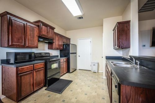 5736 Parkview Hills Ln, Fort Worth TX  76179-6714 exterior