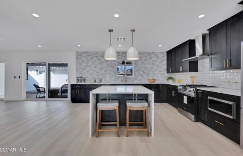 3096 Reservoir Dr, Simi Valley CA  93065-1001 exterior