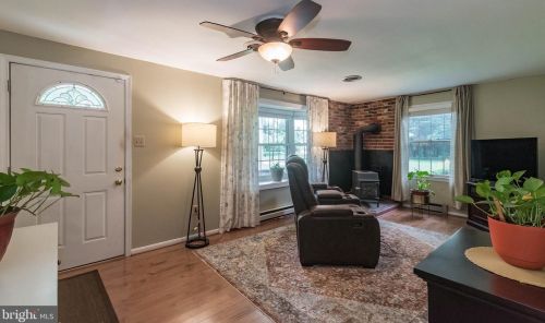2085 Summit Point Rd, Summit Point, WV 25446-3716