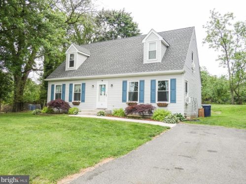 15 Lotus Ave, Pilesgrove, NJ 08098-1016