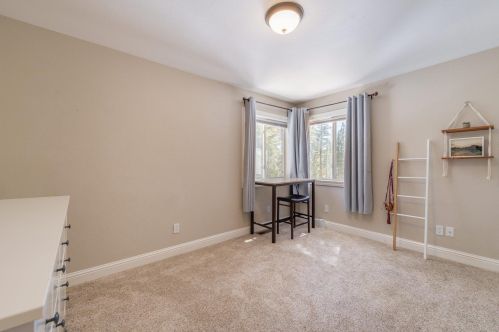 10655 Snowshoe Cir, Truckee CA  96161-2007 exterior