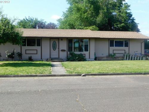 380 7th Pl, Harrisburg, OR 97446-9533