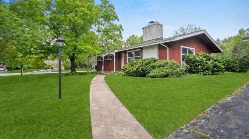 2803 Perry Rd, Homewood, IL 60422-2117