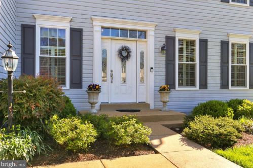 8751 Diamond Hill Dr, Bristow, VA 20136-2303