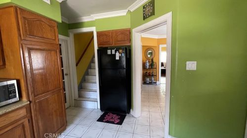 548 Oak St, Glendale CA 91204-1136 exterior