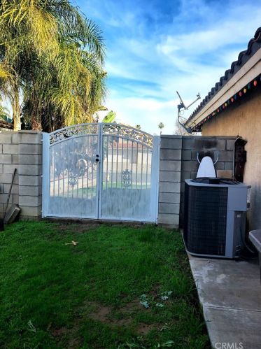 3166 Wicklow Dr, Riverside CA  92503-5805 exterior