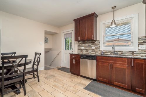 1043 Walter St, Lemont IL  60439-3991 exterior