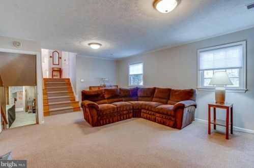 9001 Teddy Rae Ct, Springfield VA 22152-2644 exterior