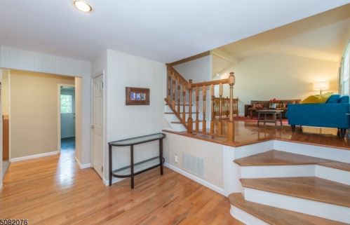 3 Lookout Rd, Dover, NJ 07869-4303