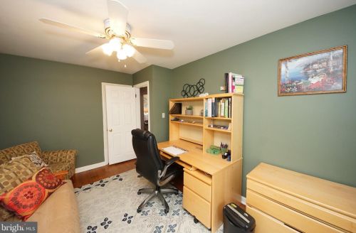 41 Holt Cir, Trenton NJ  08619-1605 exterior