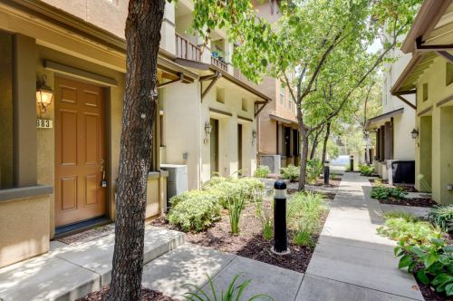 683 Modern Ice Dr, San Jose, CA 95112-4862