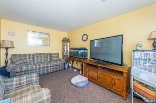 290 Sussex Rd, Wood-Ridge, NJ 07075-1110