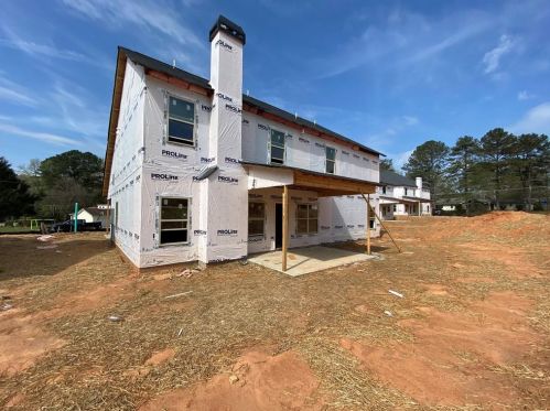 748 Freeman Dr, Lilburn, GA 30047-3526
