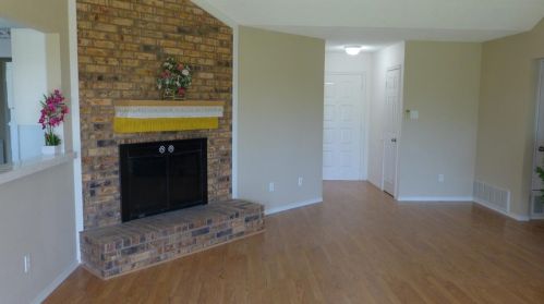 6825 Longleaf Ln, Fort Worth TX  76137-1675 exterior