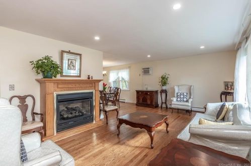 33 Camelot Dr, Upper Stepney CT  06468-2004 exterior