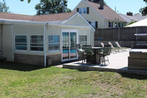 24 Seamans Ave, Providence, RI 02904-4212