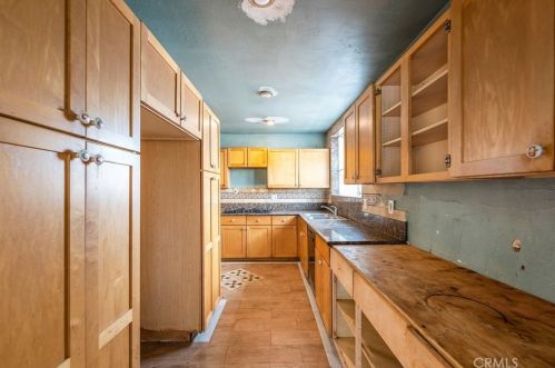 2130 Spinnaker St, Anaheim CA  92802-4930 exterior