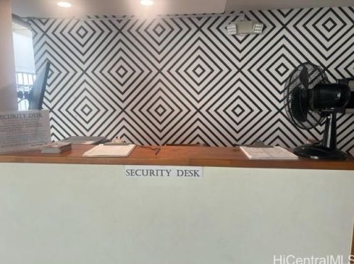 2463 Kuhio Ave, Honolulu HI  96815-3361 exterior