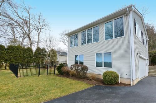 31 Sharon Dr, Coventry, RI 02816-6428