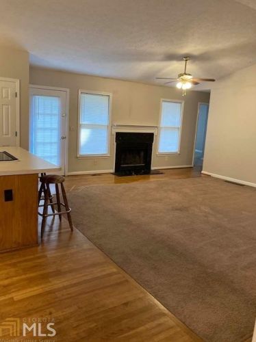 283 Clover Dr, Auburn, GA 30011-3300