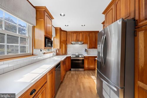 8522 Westover Ct, Springfield, VA 22152-1052