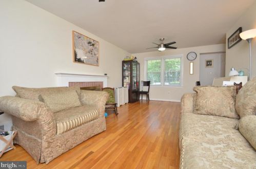 6905 Sydenstricker Rd, Springfield VA  22152-2740 exterior