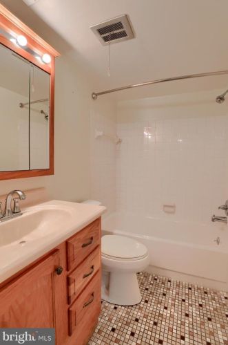 97 Valleybrook Dr, Lancaster PA  17601-4612 exterior