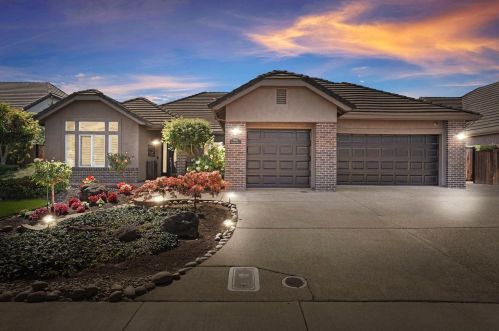 2844 Paradise Dr, Lodi, CA 95242-8330