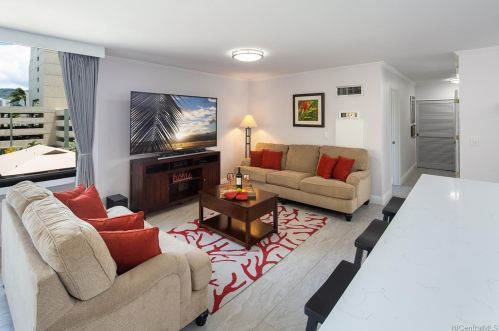 2215 Aloha Dr, Honolulu HI  96815-2839 exterior