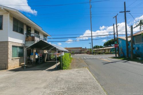 1702 Eluwene St, Honolulu HI  96819-4026 exterior