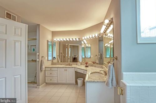 283 Sayre Dr, Princeton NJ  08540-5872 exterior