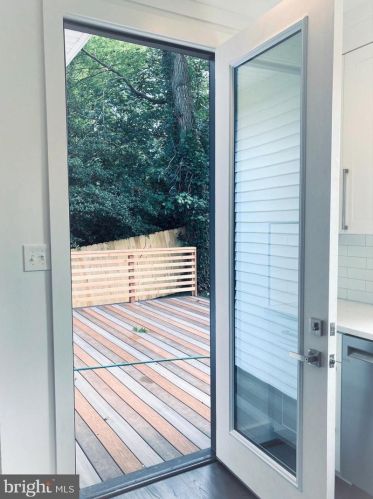 8010 Valley St, Silver Spring MD  20910-5243 exterior