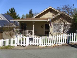 122 Center St, Jackson, CA 95642-2423