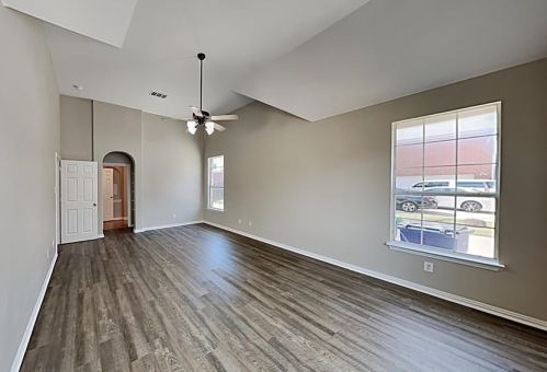 1009 Apache Lk Dr, Carrollton TX 75010-1193 exterior