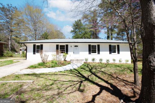 5864 Ronnie Dr, Rex GA 30273-1059 exterior