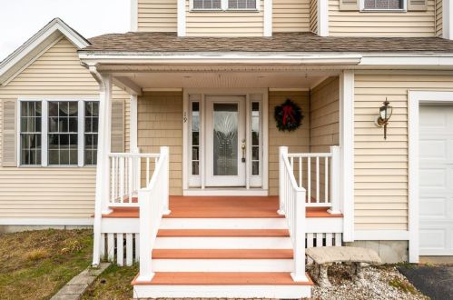 19 Winslow Dr, Somersworth, NH 03878-2827