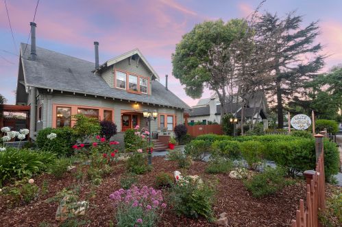1327 Bath St, Santa Barbara, CA 93101-3624
