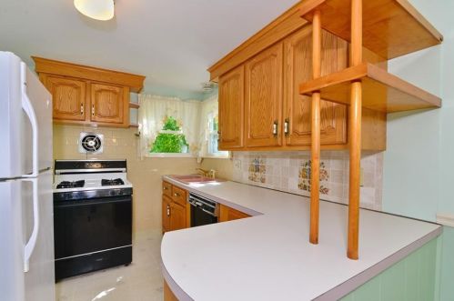 90 Gulf St, Warwick, RI 02886-3612