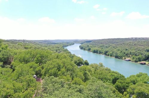 1804 Cliffwood Dr, Austin TX  78733-1505 exterior