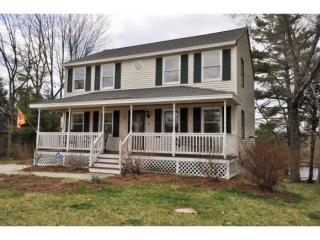 46 Wayne Dr, Weare, NH 03281-5935