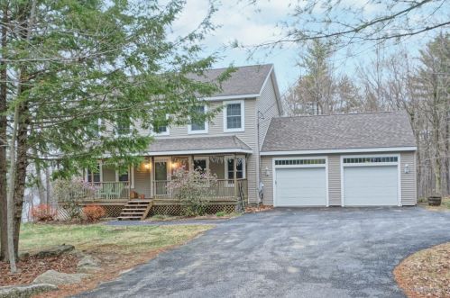 94 Madison Dr, Naples, ME 04055-5042