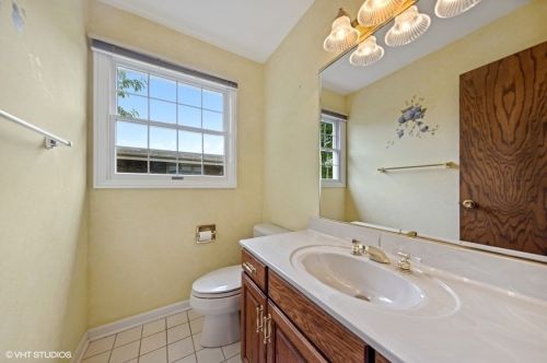 8123 Garfield Ave, Willowbrook IL  60527-5907 exterior