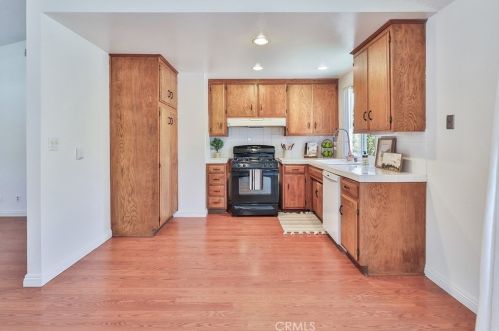 2491 Royal Ave, Simi Valley CA 93065-4765 exterior