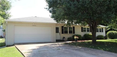 20826 Lakeshore Dr, Springdale, AR 72764-8902