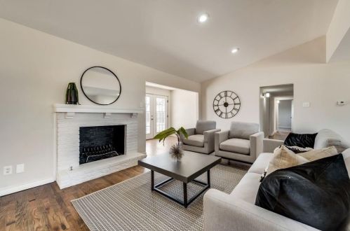 10912 Beauty Ln, Dallas TX  75229-3832 exterior