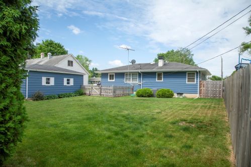 249 Martin Dr, South Elgin, IL 60177-1403