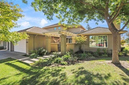9504 Golf Course Ln, Elk Grove, CA 95758-4164